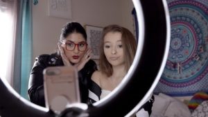 Assistir - Seguindo os Fatos – S01E09 – Teen Boss - Episódio Online